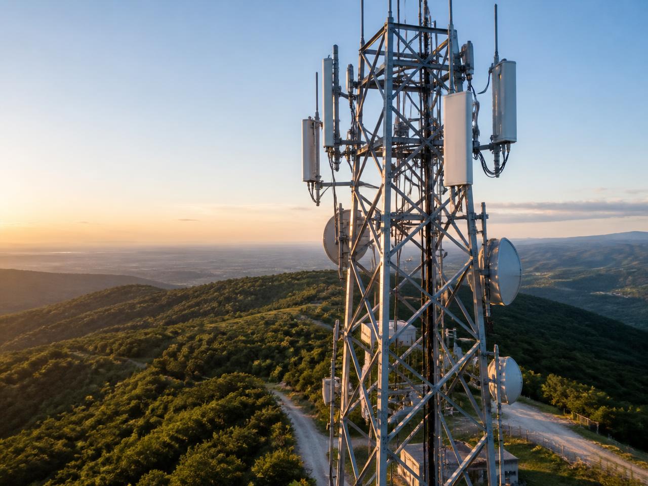 Antena de transmissão instalada pela CSCIA Telecom com vista da região